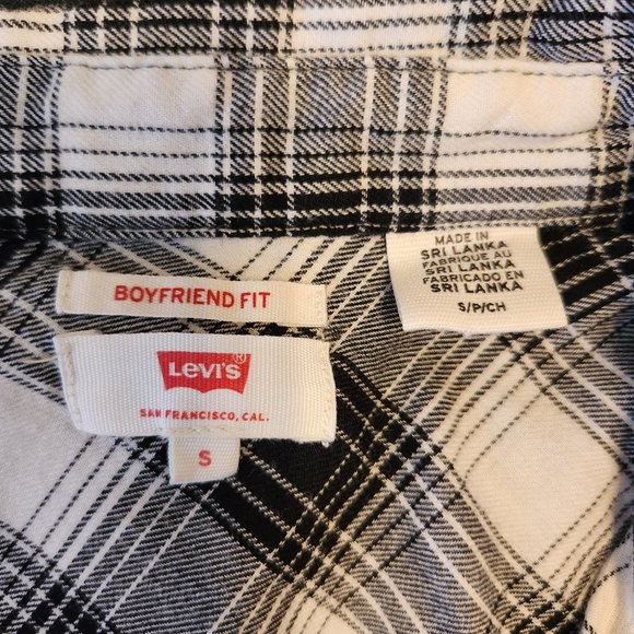 Levi’s Boyfriend Fit Plaid Button Up Shirt - Picture 5 of 5